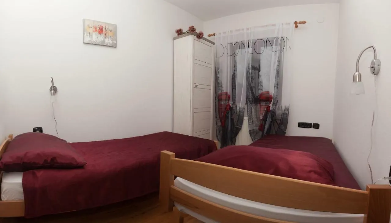 Apartmani Kanjer 1 Delnice 0*,
